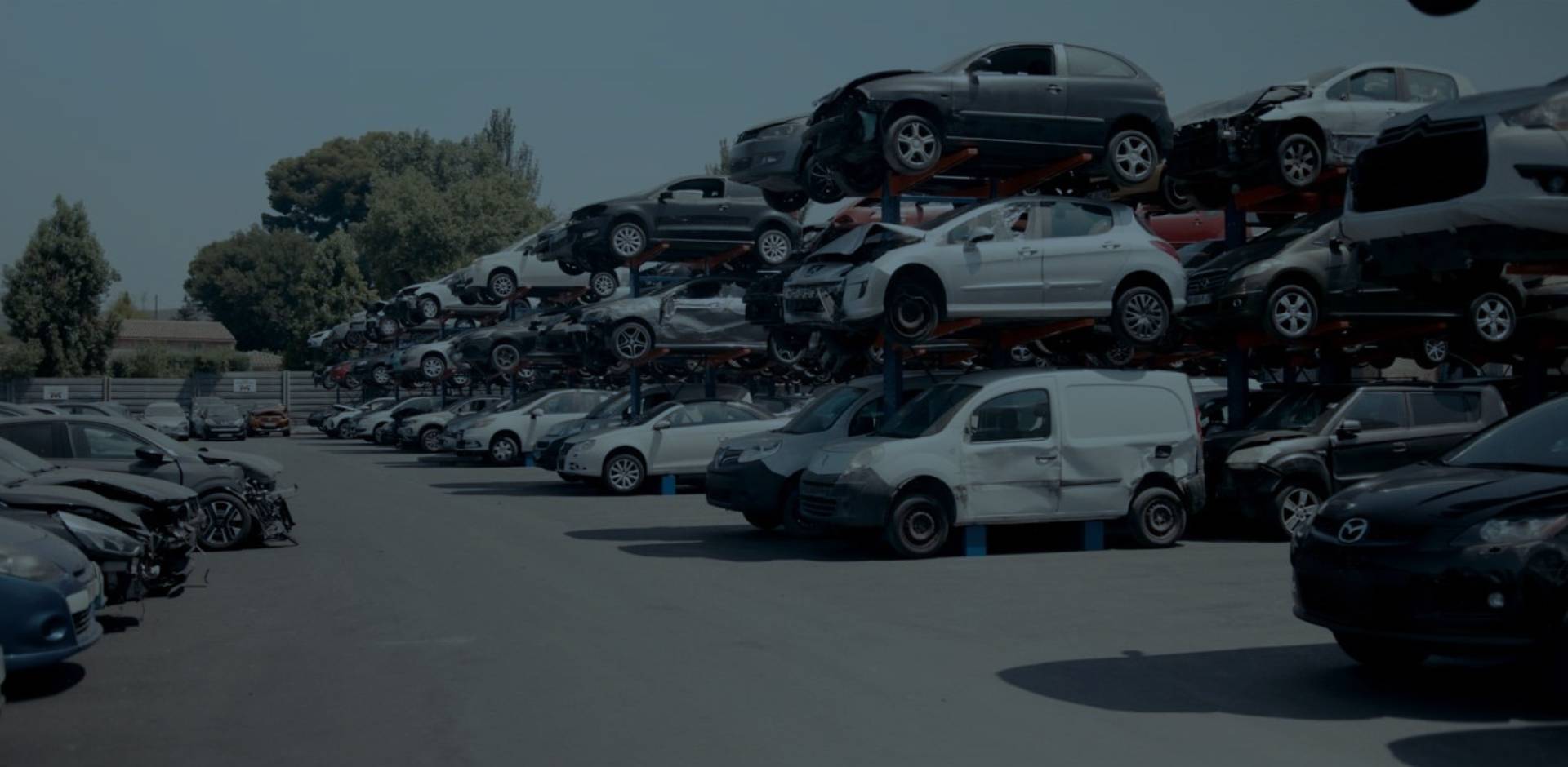Photo du parc de véhicules de la casse automobile Manrique VHU aux Pennes-Mirabeau